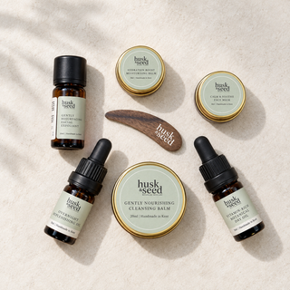 The six Discovery Set pots laid out with the rosewood scoop